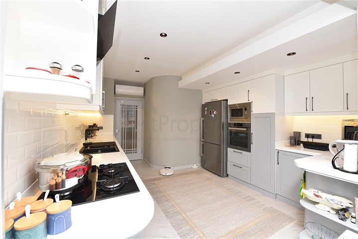 Penthouse zum Verkauf 3+1 auf einer Festung in Alanya