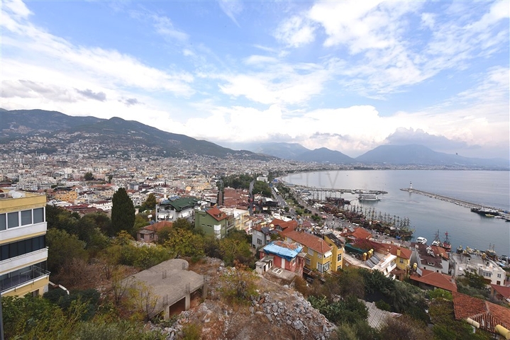 Penthouse zum Verkauf 3+1 auf einer Festung in Alanya