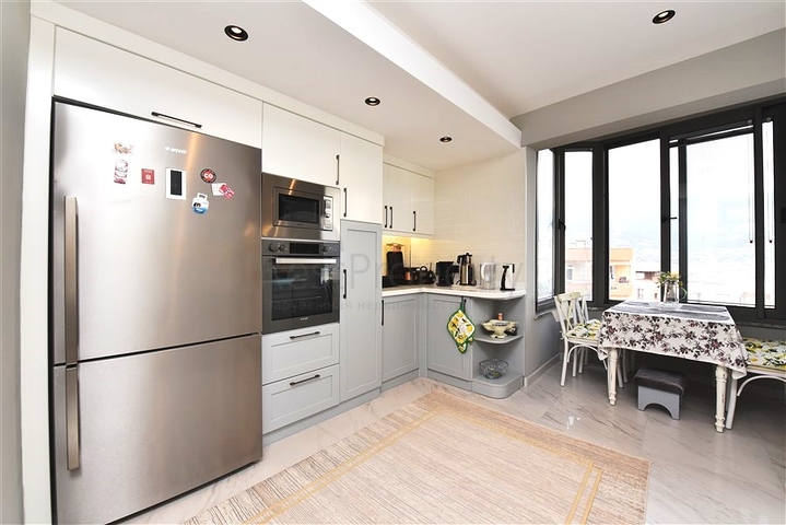 Penthouse zum Verkauf 3+1 auf einer Festung in Alanya