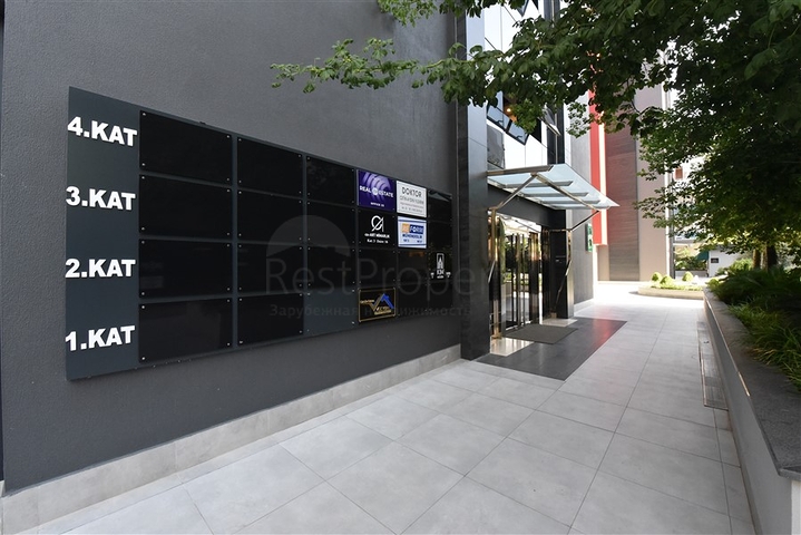 Bürofläche in einem modernen Komplex Bürofläche in einem modernen Komplex