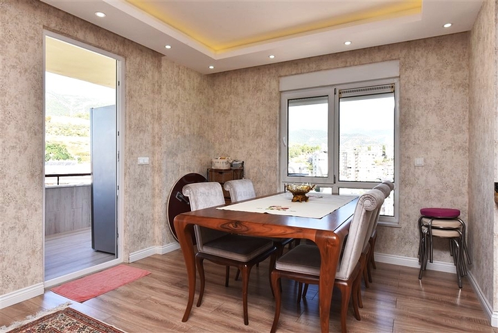 4+1 Penthouse mit offenem Blick auf das Meer und die Alanya-Festung