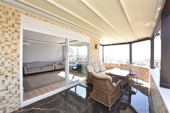 4+1 Penthouse mit offenem Blick auf das Meer und die Alanya-Festung
