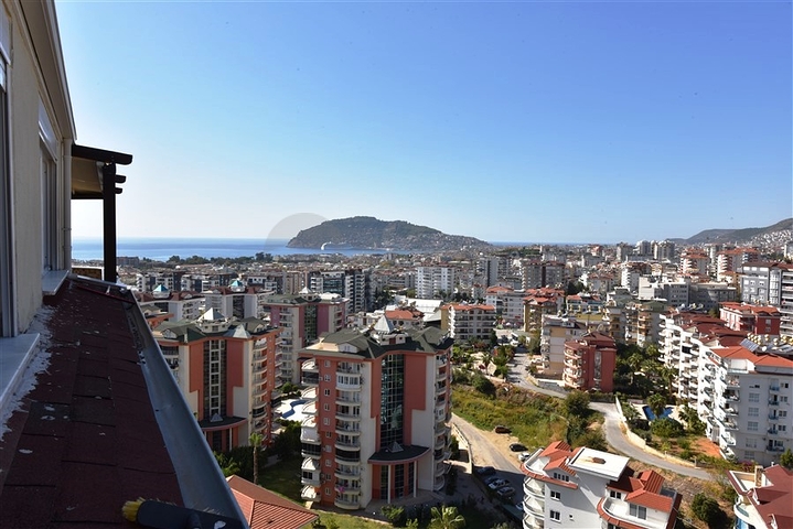 4+1 Penthouse mit offenem Blick auf das Meer und die Alanya-Festung