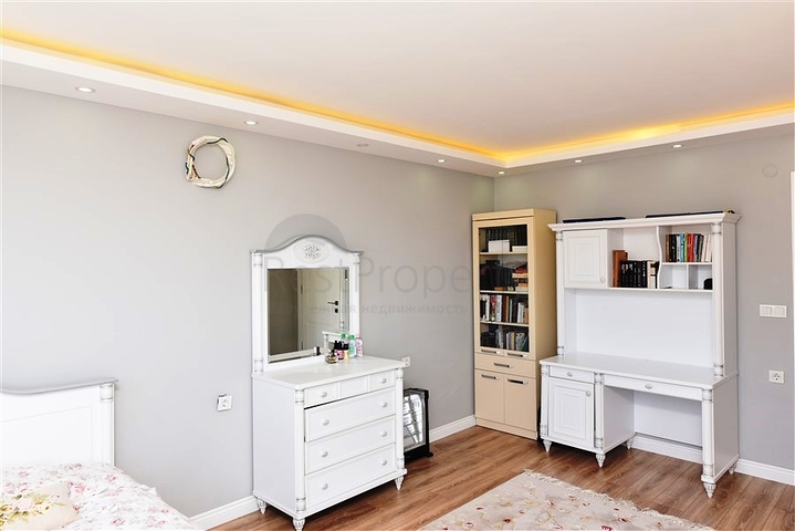 4+1 Penthouse mit offenem Blick auf das Meer und die Alanya-Festung