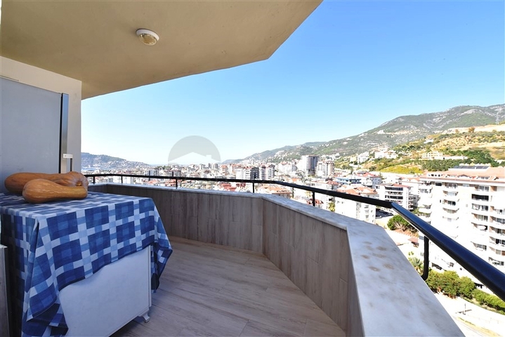 4+1 Penthouse mit offenem Blick auf das Meer und die Alanya-Festung