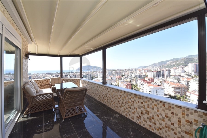 4+1 Penthouse mit offenem Blick auf das Meer und die Alanya-Festung