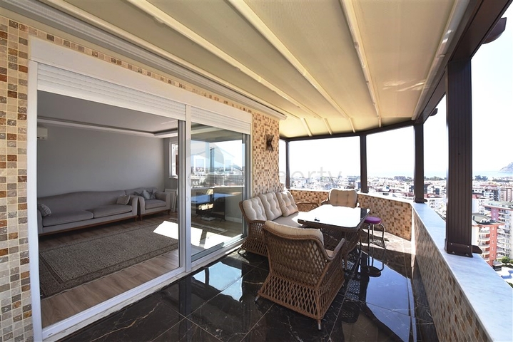 4+1 Penthouse mit offenem Blick auf das Meer und die Alanya-Festung