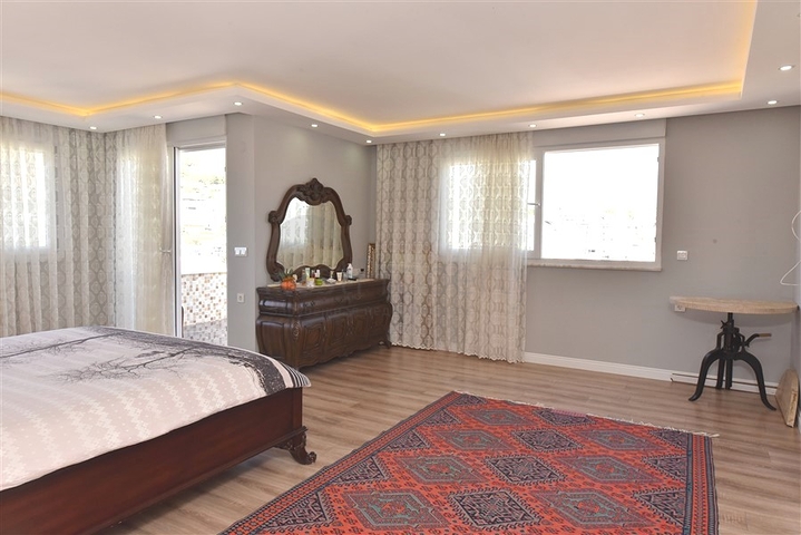 4+1 Penthouse mit offenem Blick auf das Meer und die Alanya-Festung