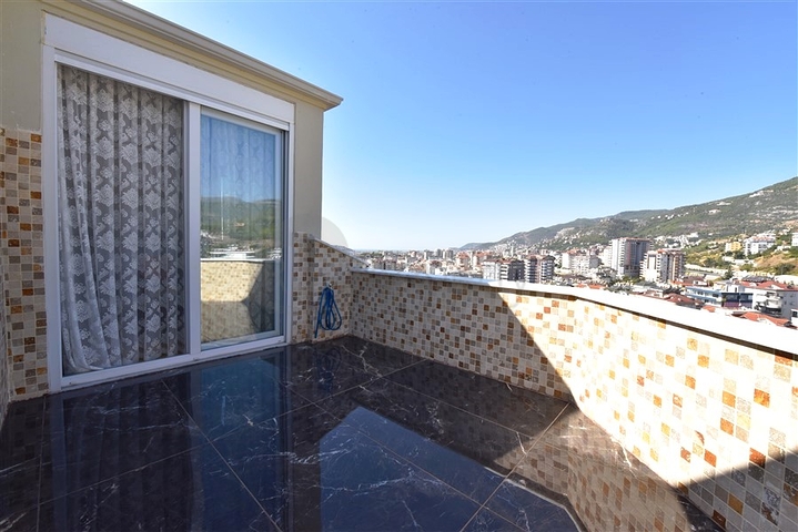 4+1 Penthouse mit offenem Blick auf das Meer und die Alanya-Festung