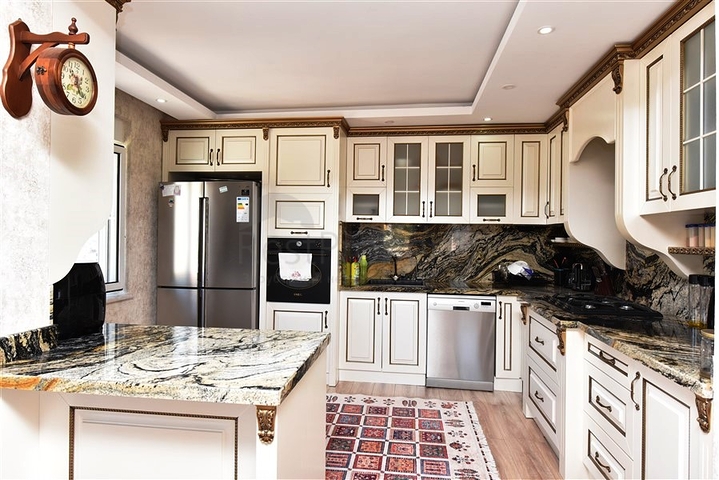 4+1 Penthouse mit offenem Blick auf das Meer und die Alanya-Festung