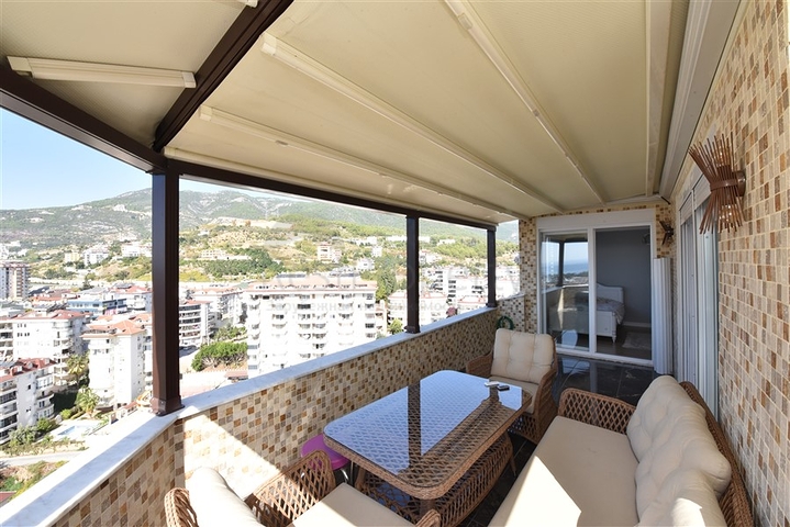 4+1 Penthouse mit offenem Blick auf das Meer und die Alanya-Festung