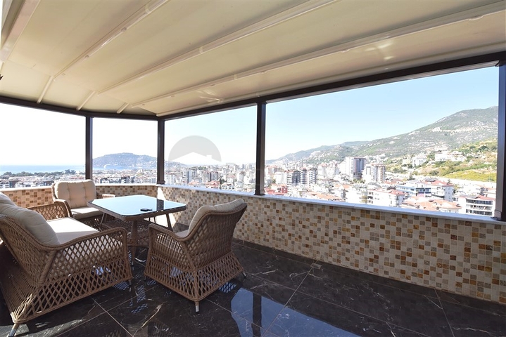 4+1 Penthouse mit offenem Blick auf das Meer und die Alanya-Festung