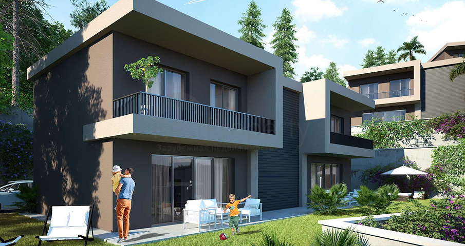 Ein neues Investitionsprojekt, umgeben von Wäldern in der Baugrubenphase in der Region Bogazici