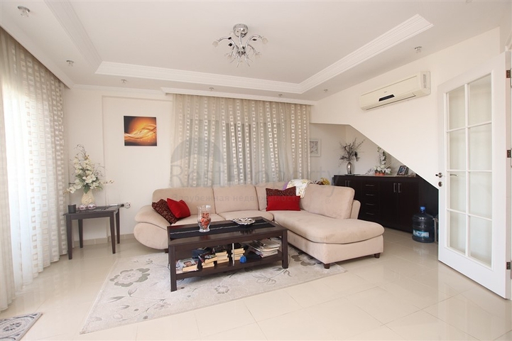 2+1 Penthouse mit Bergblick im Stadtteil Tosmur