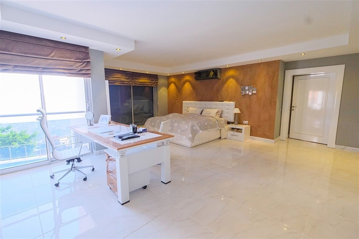 4+1 Villa mit atemberaubender Aussicht und Pool