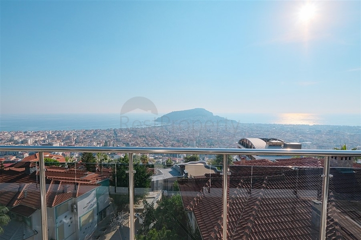 4+1 Villa mit atemberaubender Aussicht und Pool