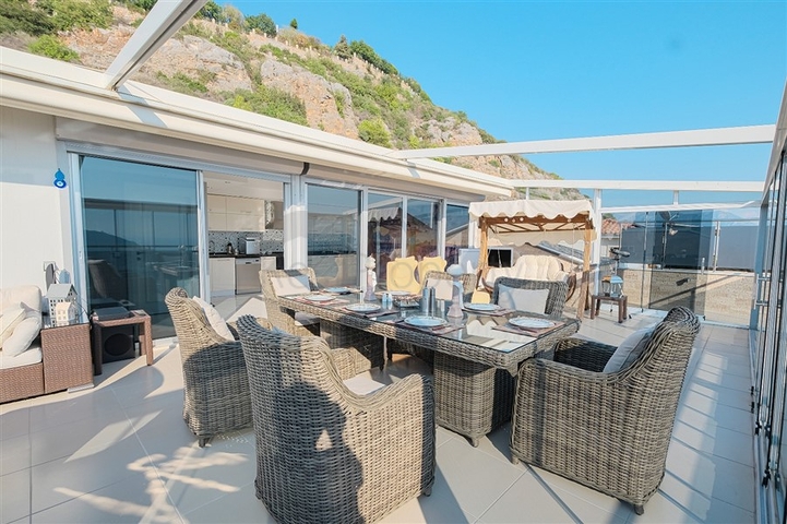 4+1 Villa mit atemberaubender Aussicht und Pool