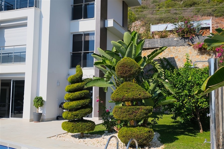 4+1 Villa mit atemberaubender Aussicht und Pool