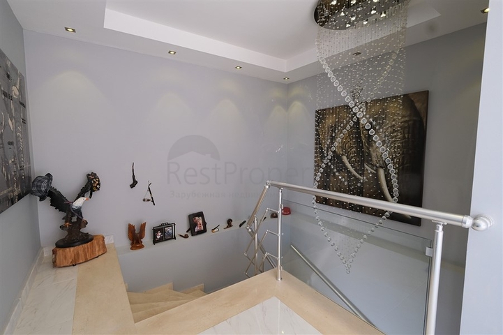 4+1 Villa mit atemberaubender Aussicht und Pool