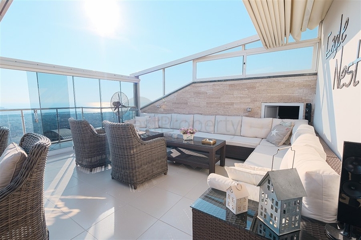 4+1 Villa mit atemberaubender Aussicht und Pool