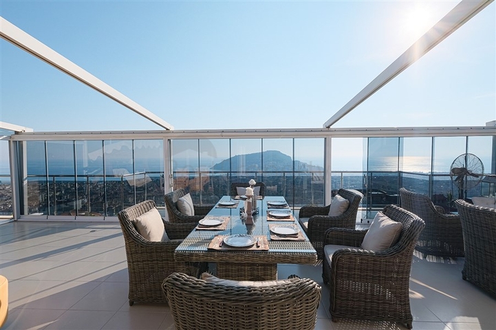 4+1 Villa mit atemberaubender Aussicht und Pool