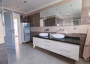 4+1 Villa mit atemberaubender Aussicht und Pool