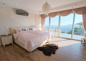 4+1 Villa mit atemberaubender Aussicht und Pool