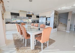 4+1 Villa mit atemberaubender Aussicht und Pool