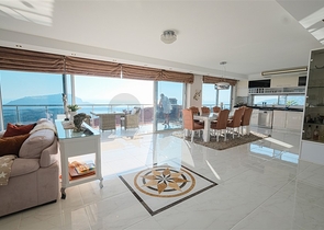 4+1 Villa mit atemberaubender Aussicht und Pool