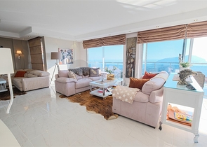 4+1 Villa mit atemberaubender Aussicht und Pool