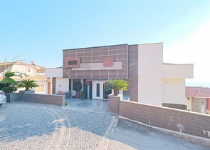 4+1 Villa mit atemberaubender Aussicht und Pool