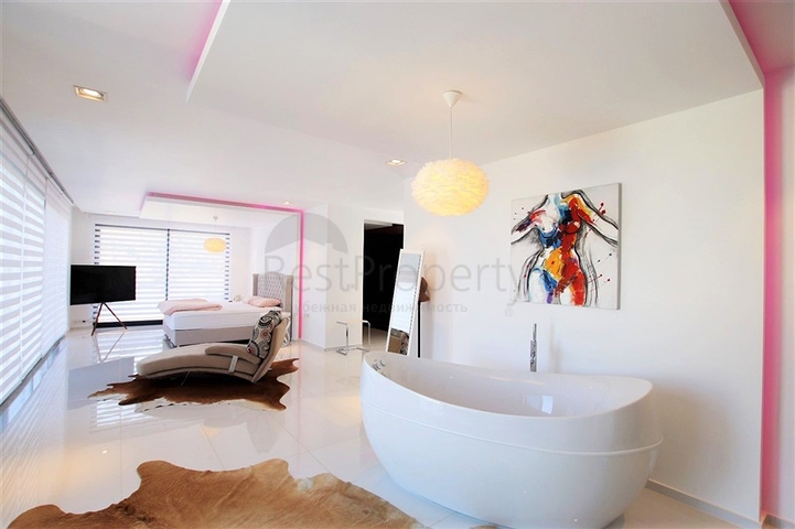 Schicke 4+1-Villa mit neuen Möbeln im modernen Stil 