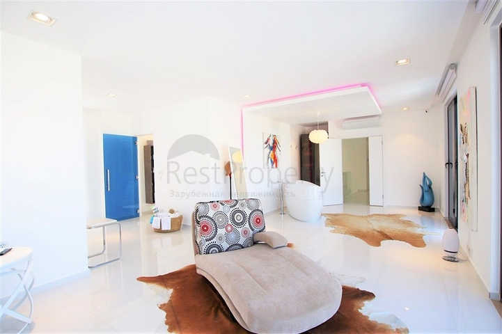 Schicke 4+1-Villa mit neuen Möbeln im modernen Stil 