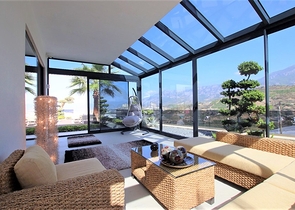 Schicke 4+1-Villa mit neuen Möbeln im modernen Stil 