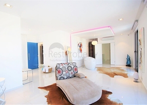 Schicke 4+1-Villa mit neuen Möbeln im modernen Stil 