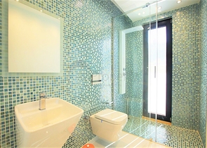 Schicke 4+1-Villa mit neuen Möbeln im modernen Stil 