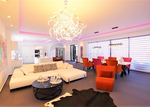 Schicke 4+1-Villa mit neuen Möbeln im modernen Stil 