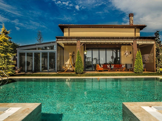 Villen mit Meer- und Seeblick