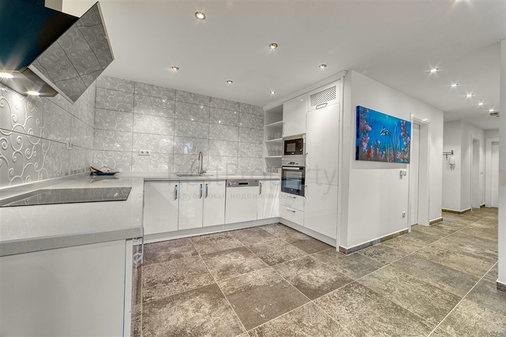 Geräumiges 3+1 Apartment im Stadtteil Djikcilli