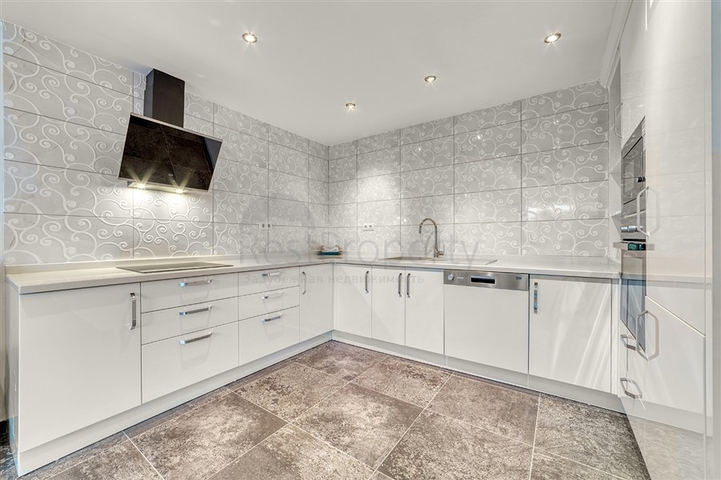 Geräumiges 3+1 Apartment im Stadtteil Djikcilli