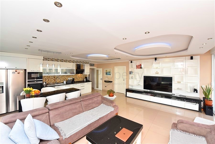 Penthouse im Stadtteil Djikcilli mit der Möglichkeit, die türkische Staatsbürgerschaft zu erhalten