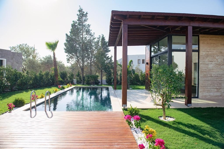 Ein Komplex von Residenzen und Villen in malerischer Lage im Stadtteil Gümüslük