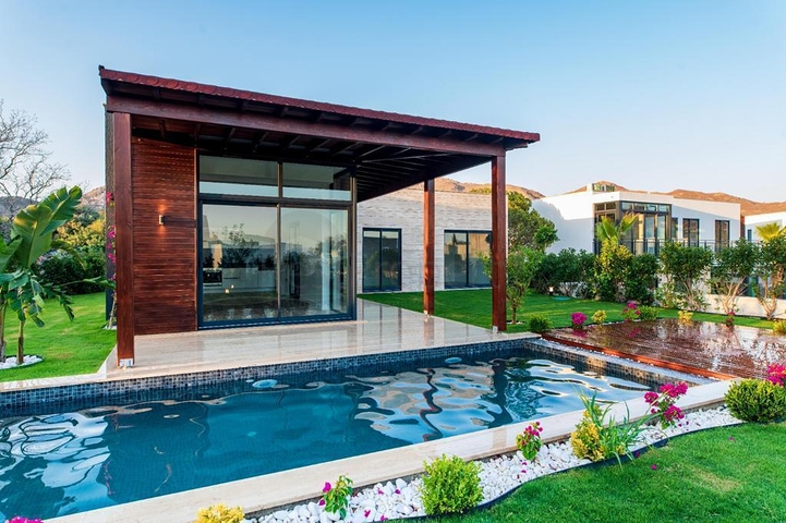 Ein Komplex von Residenzen und Villen in malerischer Lage im Stadtteil Gümüslük