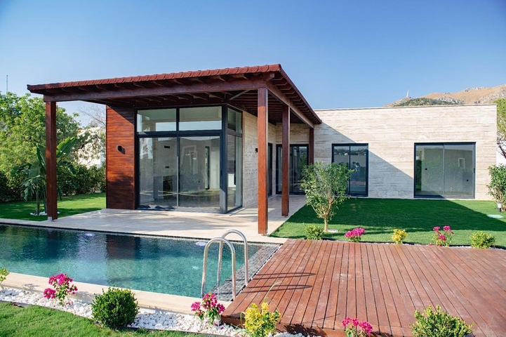 Ein Komplex von Residenzen und Villen in malerischer Lage im Stadtteil Gümüslük