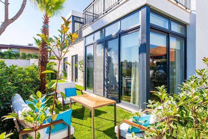 Ein Komplex von Residenzen und Villen in malerischer Lage im Stadtteil Gümüslük