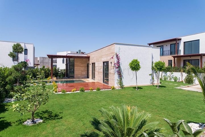 Ein Komplex von Residenzen und Villen in malerischer Lage im Stadtteil Gümüslük