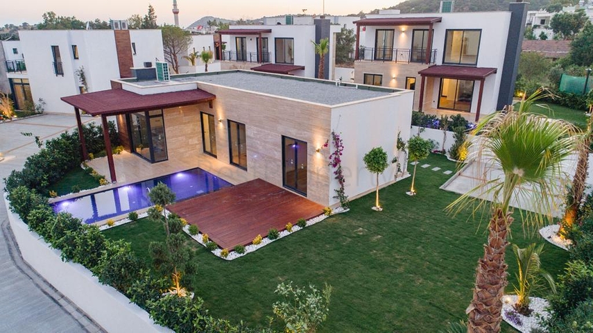 Ein Komplex von Residenzen und Villen in malerischer Lage im Stadtteil Gümüslük