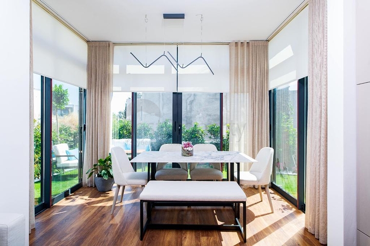 Ein Komplex von Residenzen und Villen in malerischer Lage im Stadtteil Gümüslük