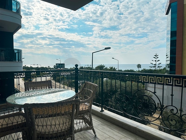 2+1 Wohnung in einem neuen Komplex im Stadtteil Kargicak