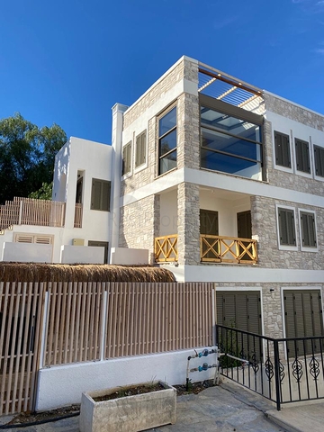 Freistehende 4+1 Villa mit Meer- und Stadtblick in der Bucht von Bordakci, Bodrum